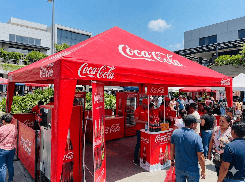 Carpa para eventos con espacio amplio para invitados